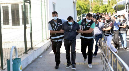 Tutuklanan milli eğitim müdürü 1 kilo altınla yakalanmış