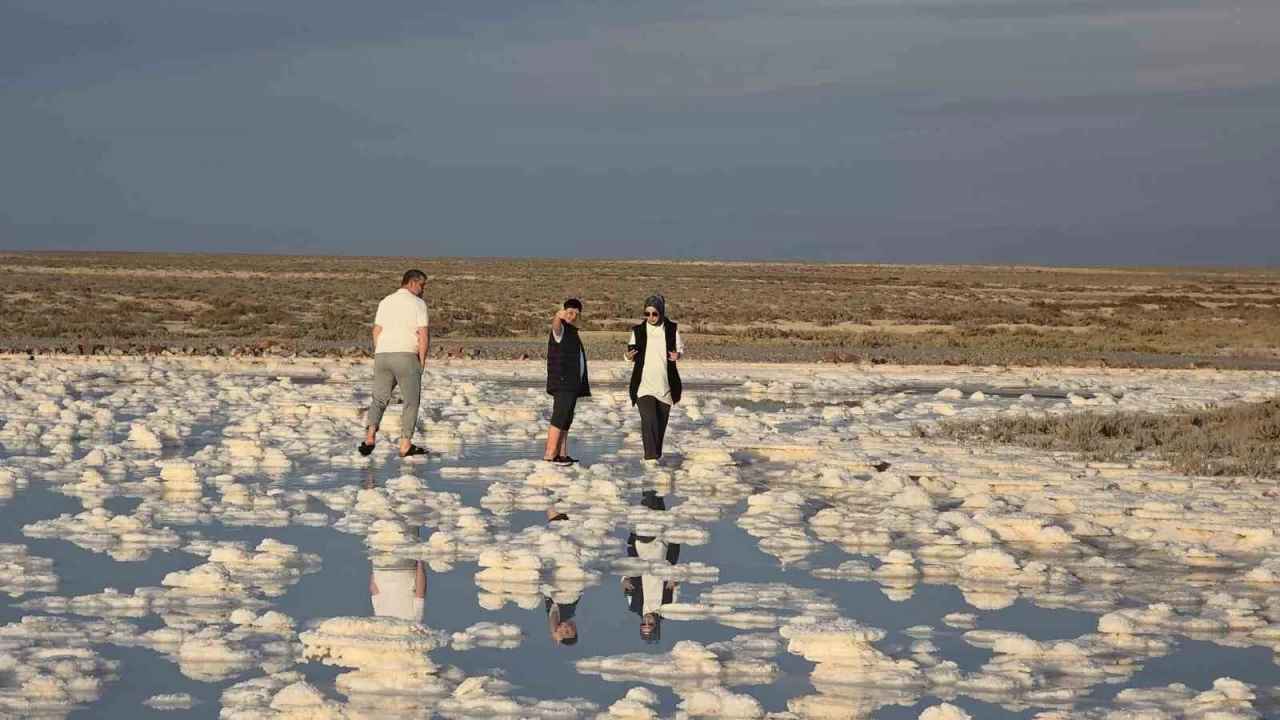 Tuz Gl'nde sular ekildi, Pamukkale travertenlerini andrd