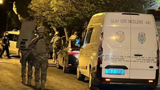 U�ak'ta g�rev ba��ndaki polis ekiplerine pompal� t�fekle ate� a��ld�: 2 polis yaraland�