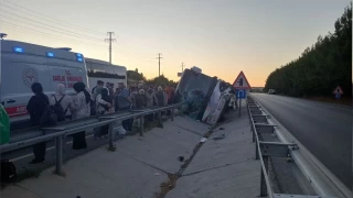 Uşak'ta yolcu otobüsü devrildi: 11 yaralı