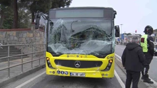 �sk�dar'da iki �ETT otob�s� �arp��t�