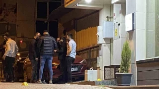 Uzun namlulu silahlarla otele saldırı düzenlendi, kurşunlar metrobüse de isabet etti