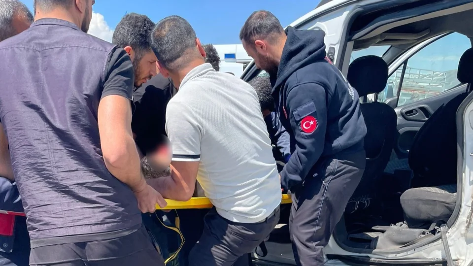 Van'da otomobiller �arp��t�: 4 �l�, 2 yaral�