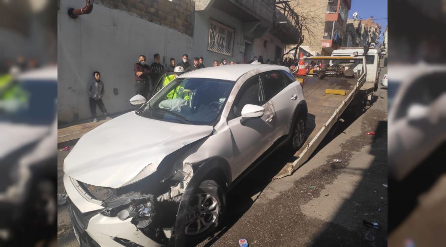 Viraj� alamayan otomobilin �arpt��� �ocuk �ld�