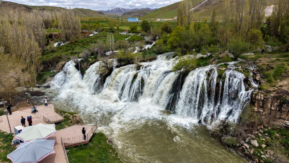 Ya���lar Muradiye �elalesi'ni g�zelle�tirdi