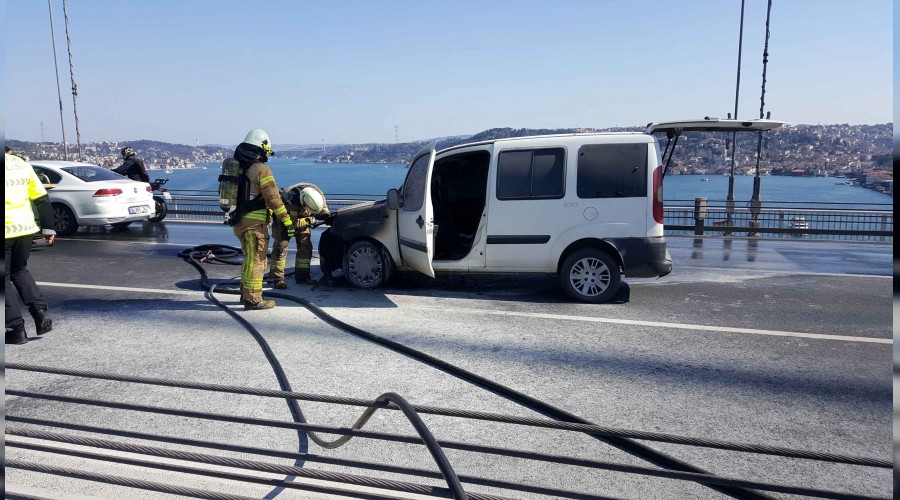 Yanan ara� trafi�i fel� etti