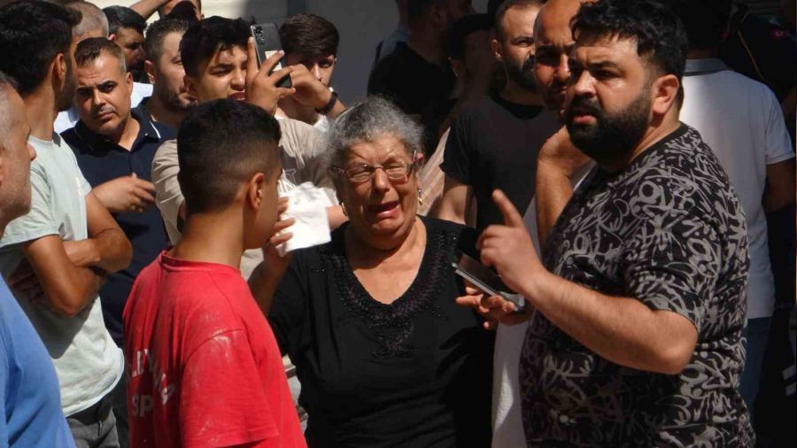 Yanan iş yerini gözyaşlarıyla izlediler