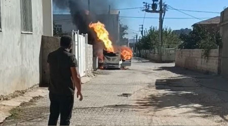 Yanan LPG'li otomobil paniğe neden oldu