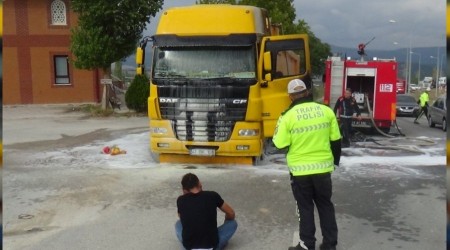 Yanan tırını gözyaşlarıyla izledi