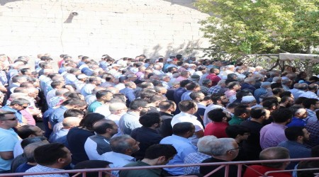 Yaşlı çift son yolculuğuna uğurlandı