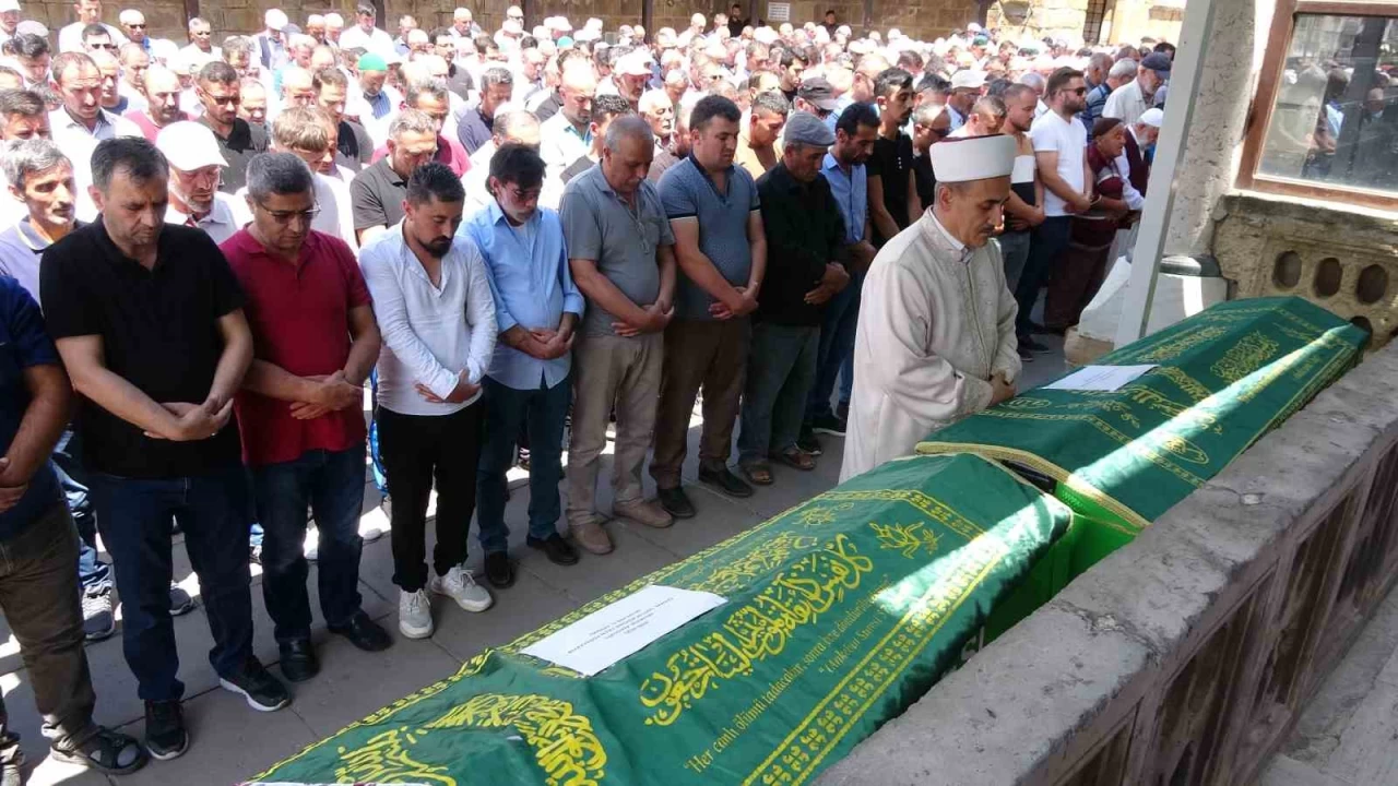 Yozgat'ta kazada �len 4 ki�i son yolculu�una u�urland�