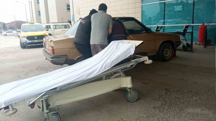 Y�ksek gerilim dire�ine t�rman�rken ak�ma kap�larak hayat�n� kaybetti