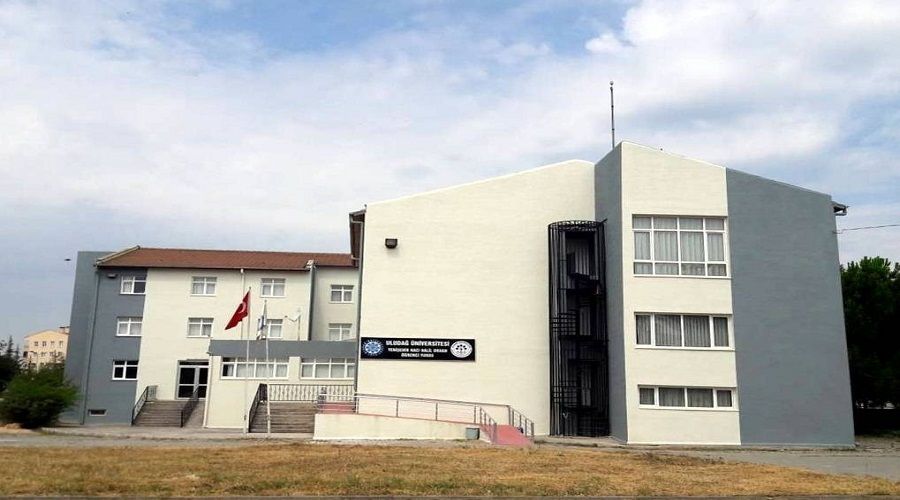 Y�zlerce ��renci �okta