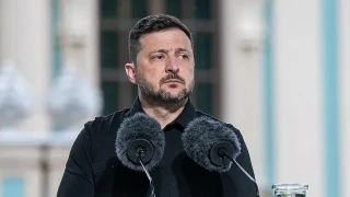Zelenskiy: "Toprak meselesi sadece liderler d�zeyinde g�r���lebilecek k�rm�z� bir �izgidir"