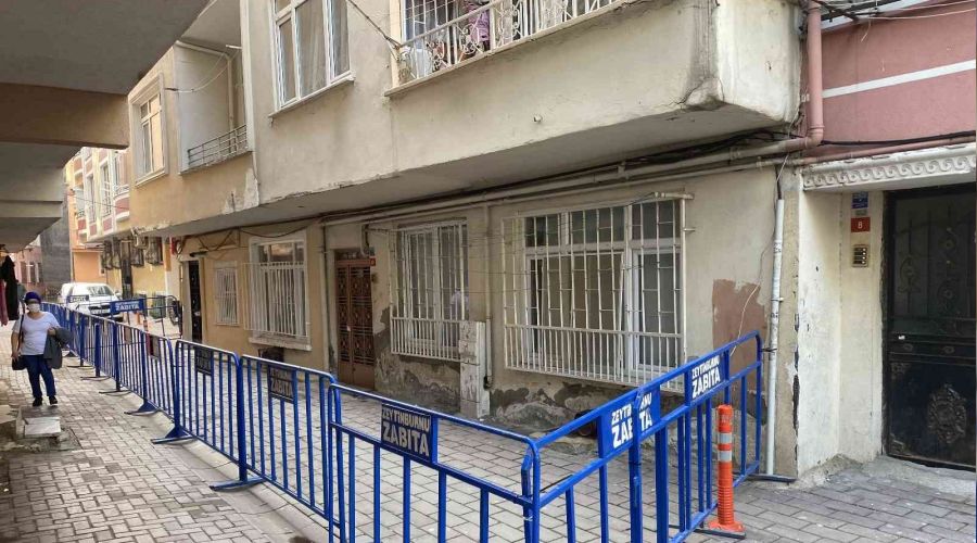 Zeytinburnu'nda riskli 2 bina boşaltıldı