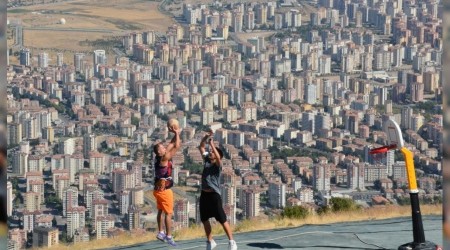 Zirvede basketbol maçı