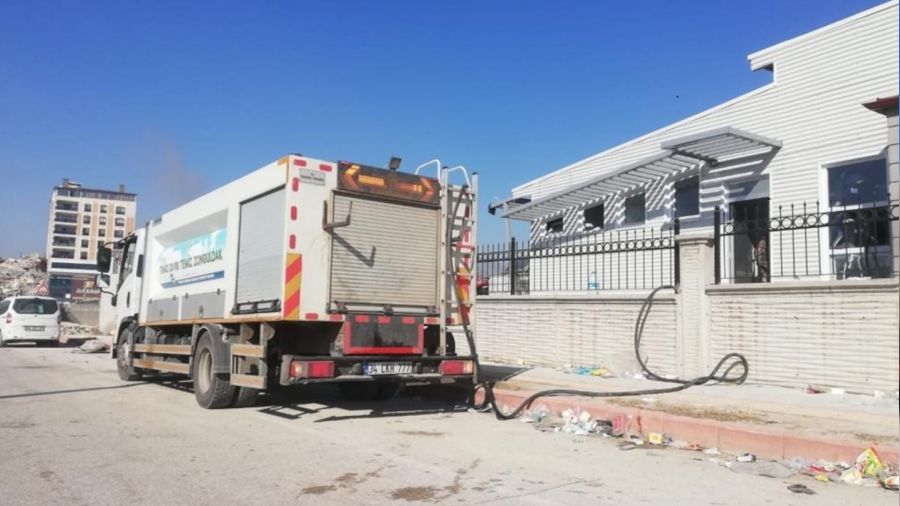 Zonguldak Belediyesi afet b�lgesine su temin ediyor