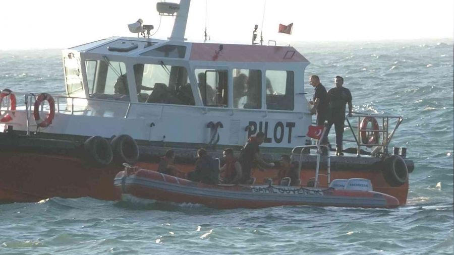 Zonguldak'ta denizde dalgalara kap�lan gen� kayboldu