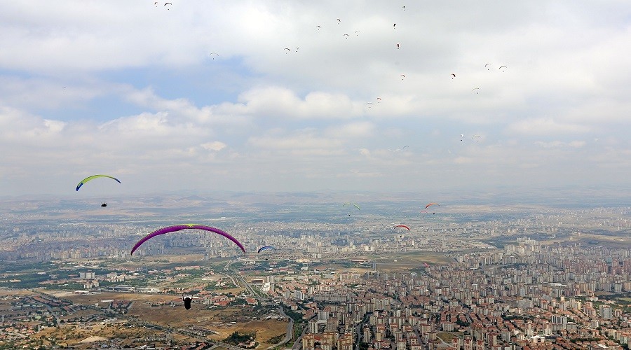 Kayseri'de yamaç paraşütü