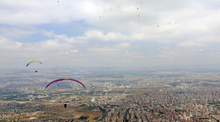 Kayseri'de yamaç paraşütü