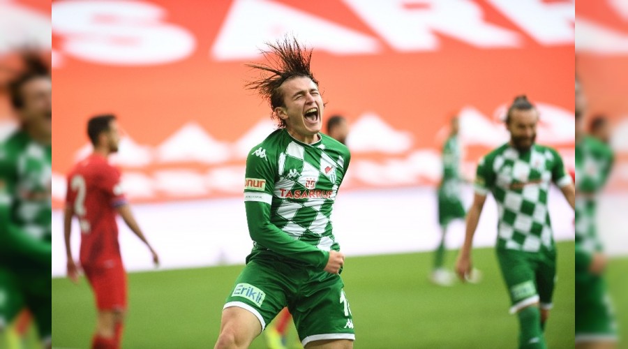 15 futbolcu özel izinle sokağa çıkacak