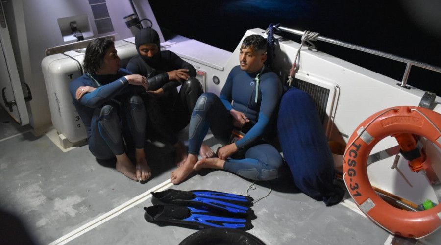 15 mili yüzerek geçmeye çalışan 3 göçmen deniz ortasında yakalandı