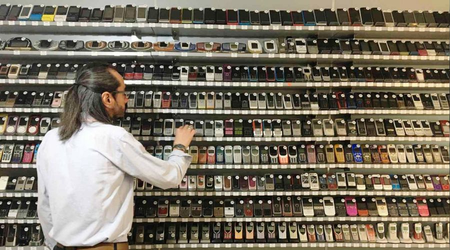 150 çeşit modelden 2 bin 779 adet telefona sahip