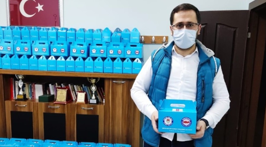 200 bin adet ücretsiz maske ve kolonya dağıtımı