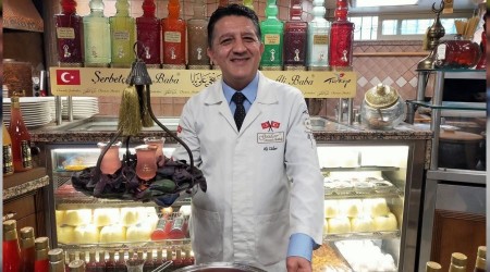 600 yıllık tarifleri tercüme ettirdi, 48 çeşit şerbet üretti