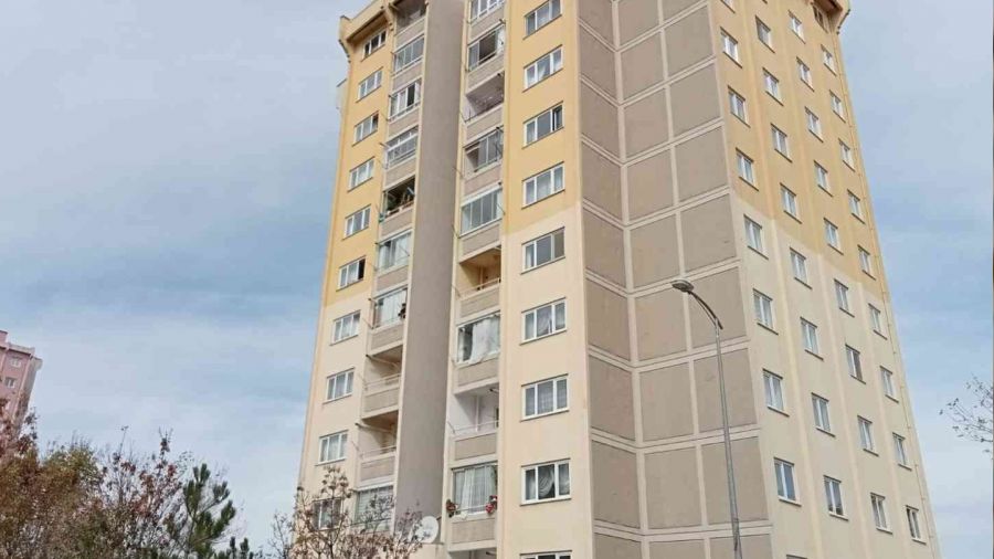 7. kattan atlayarak intihar etti