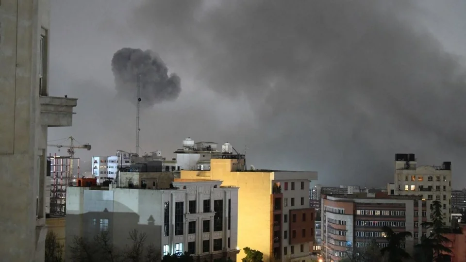 ABD ve �srail'in Tahran'da d�zenledi�i sald�r�da 4'� �ocuk, 9 ki�i �ld�