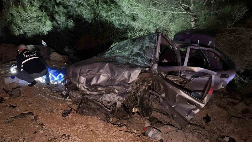 Adana'da feci kazada 4 ya��ndaki �ocuk yetim kald�