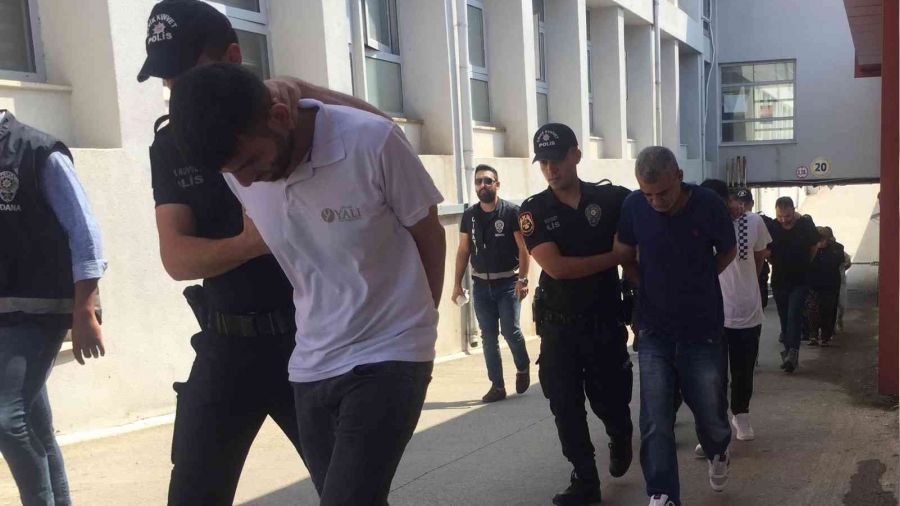 Aile meclisi kararı ile iki kişiyi öldürdü