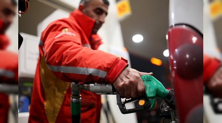 Akaryakıt fiyatları neden düşmüyor
