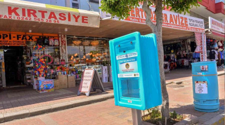 Alanya'nın dört bir yanına kitap kumbaraları konuldu