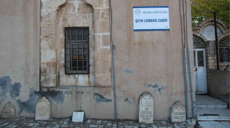 Altı mezarlık üstü cami