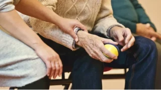 Alzheimerda bakım verenlere uzman tavsiyeleri