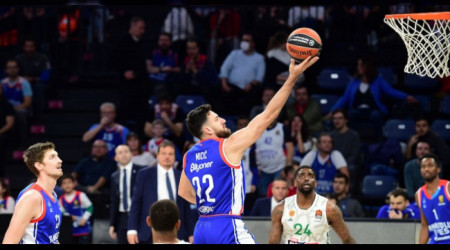 Anadolu Efes farklı galibiyetle moral buldu