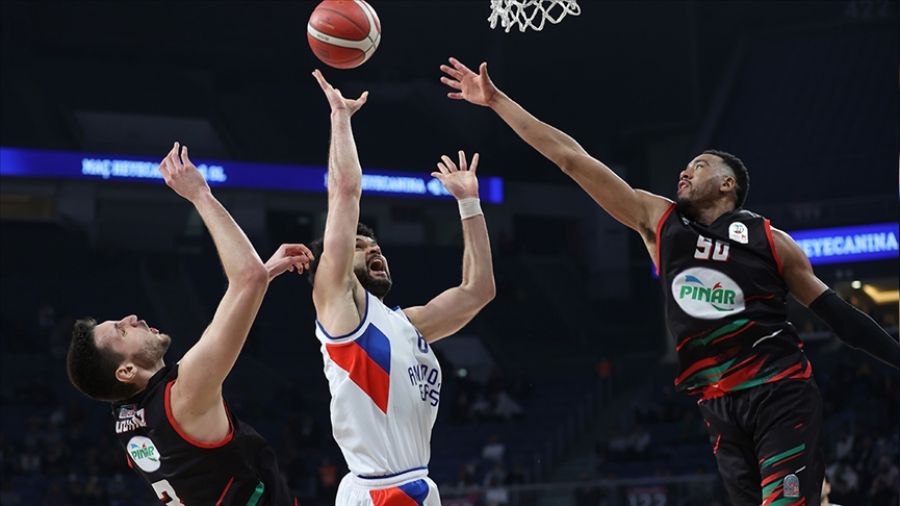 Anadolu Efes yarı finalin eşiğinde