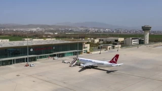 Anadolujet uçağı Elazığ'a acil iniş yaptı