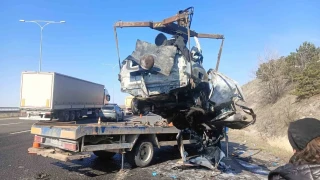 Ankara'da iki ara� kafa kafaya �arp��t�: 5 �l�