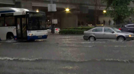 Ankara'da sağanak ve dolu etkili oldu
