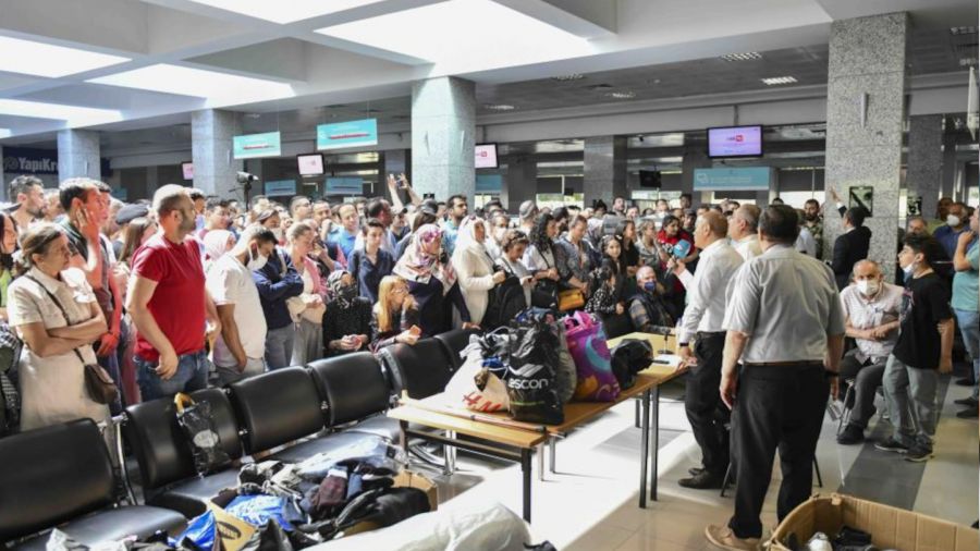 Ankara'da toplu taşıma araçlarında unutulan eşyalar satışa sunuldu