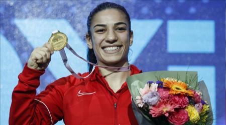 Anlamlı günde dünyanın zirvesine çıktı
