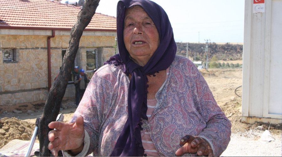 Anne kz yangnda tm birikimlerini kaybetti