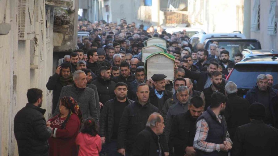 Anne ve iki k�z� Cizre'de yan yana defnedildi