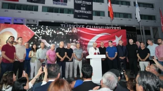 Antalya Bykehir Belediyesi nnde Bakan Bcek'e destek mitingi