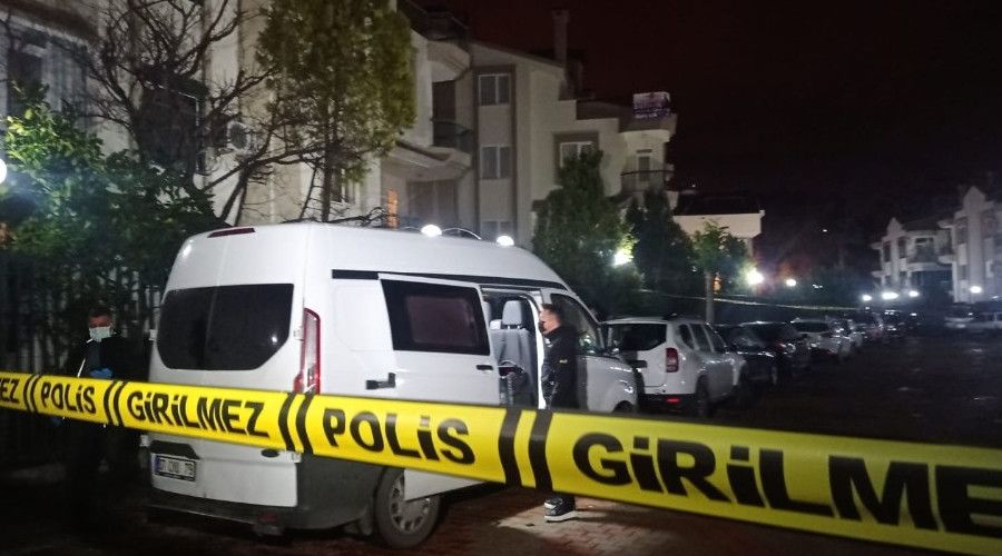 Antalya'da bir evde 4 ki�inin cesedi bulundu