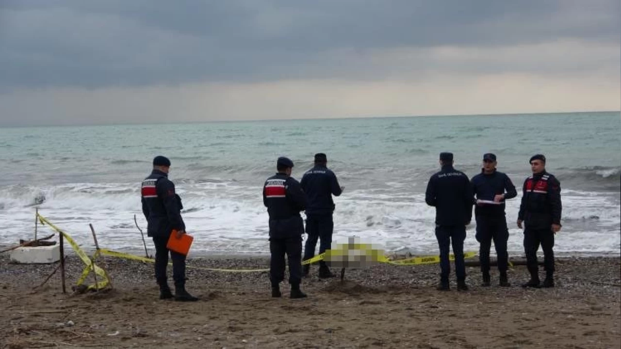 Antalya'da sahilde kimli�i belirsiz erkek cesedi bulundu