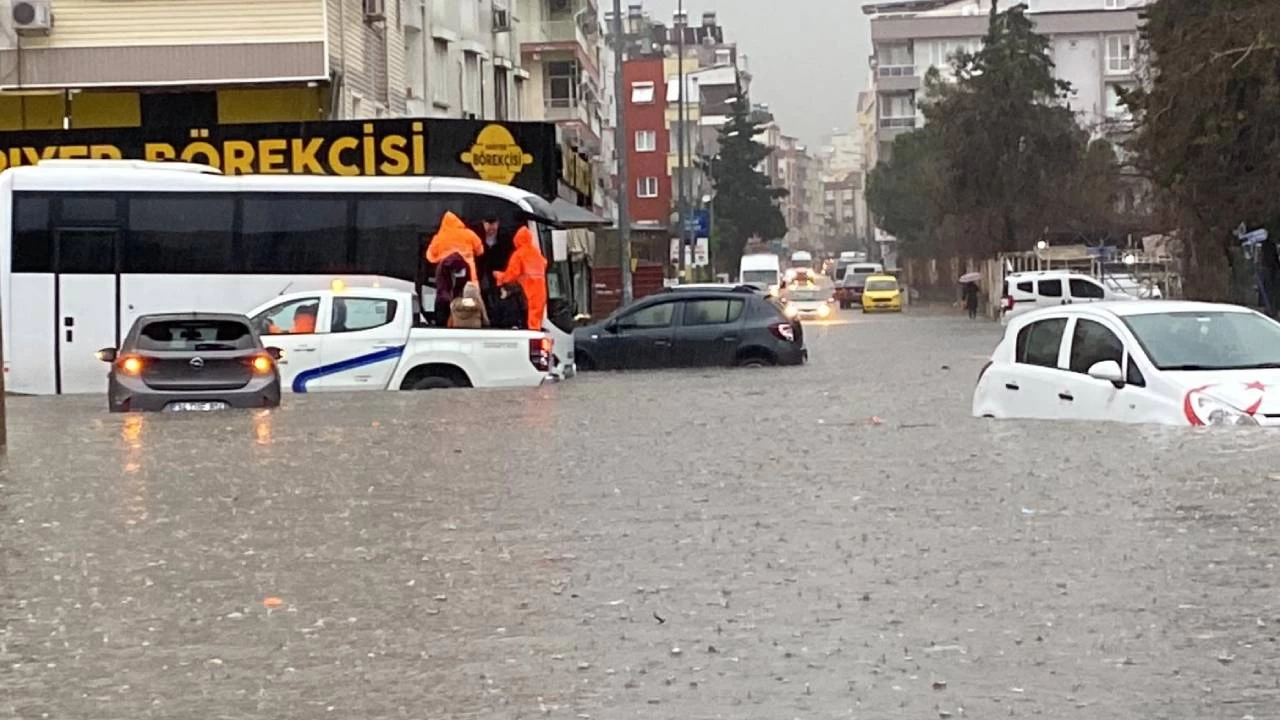 Antalya'nn 5 ilesinde yarn da okullar tatil